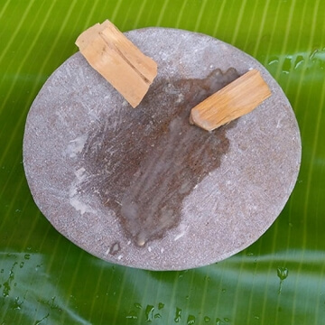 Santhana Kal/ Stone for sandalwood 